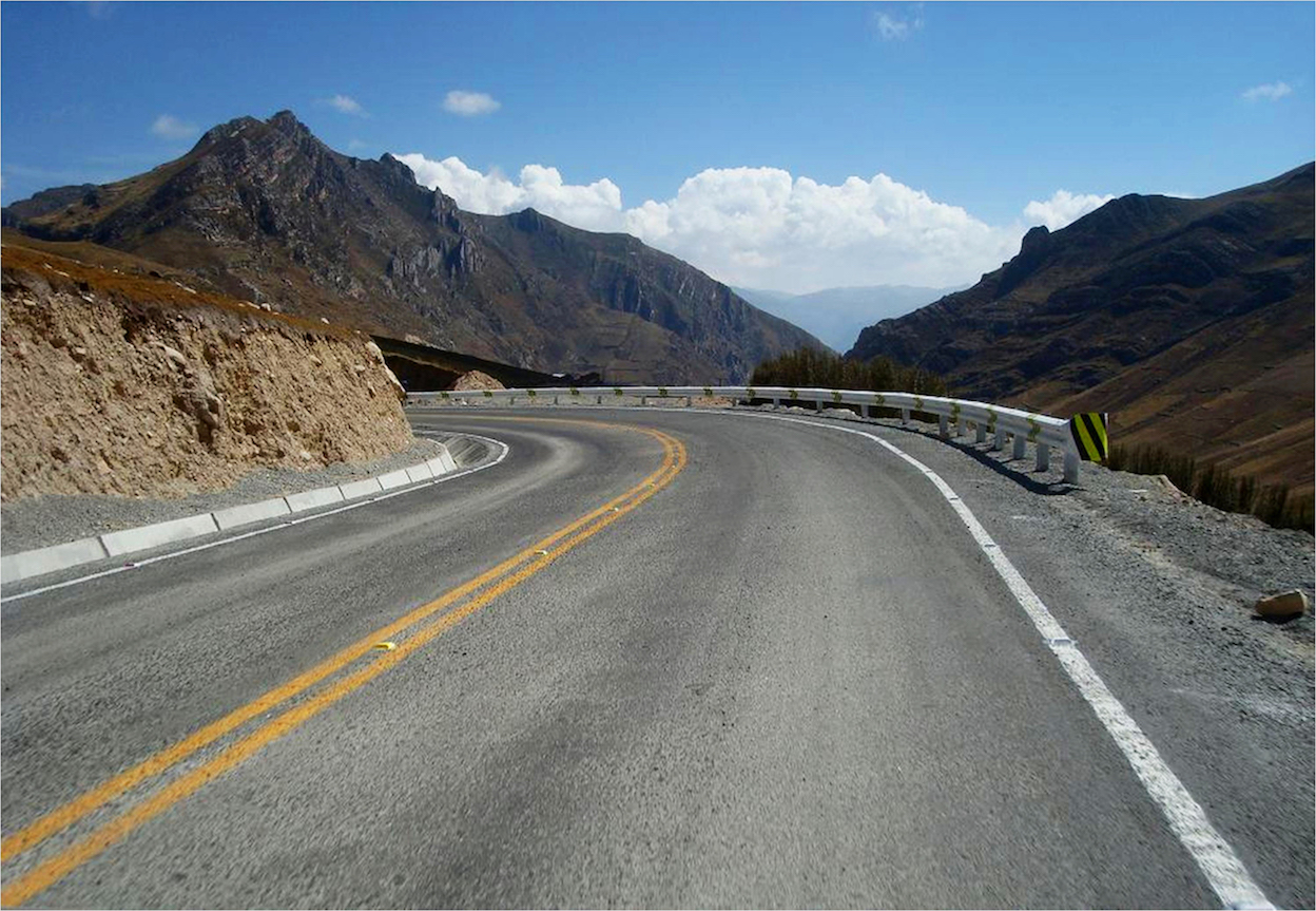 carretera yanahuanca.JPG